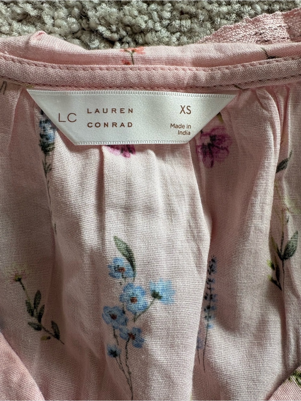 LC Lauren Conrad Blush Pink Floral Ruffle V-Neck Blouse - Picture 4 of 5